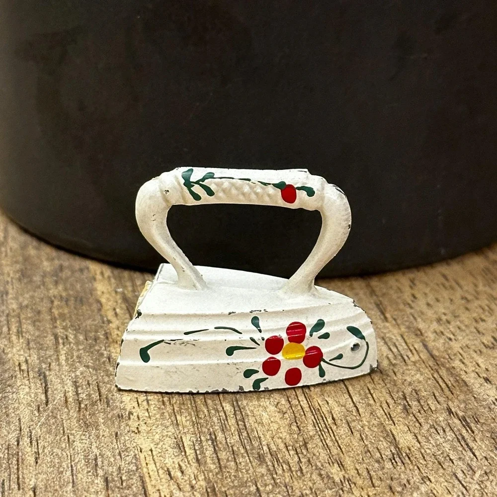 Vintage Hand Painted Amish Mini Flat Iron Salt‎ & Pepper Shakers (Single Shaker)